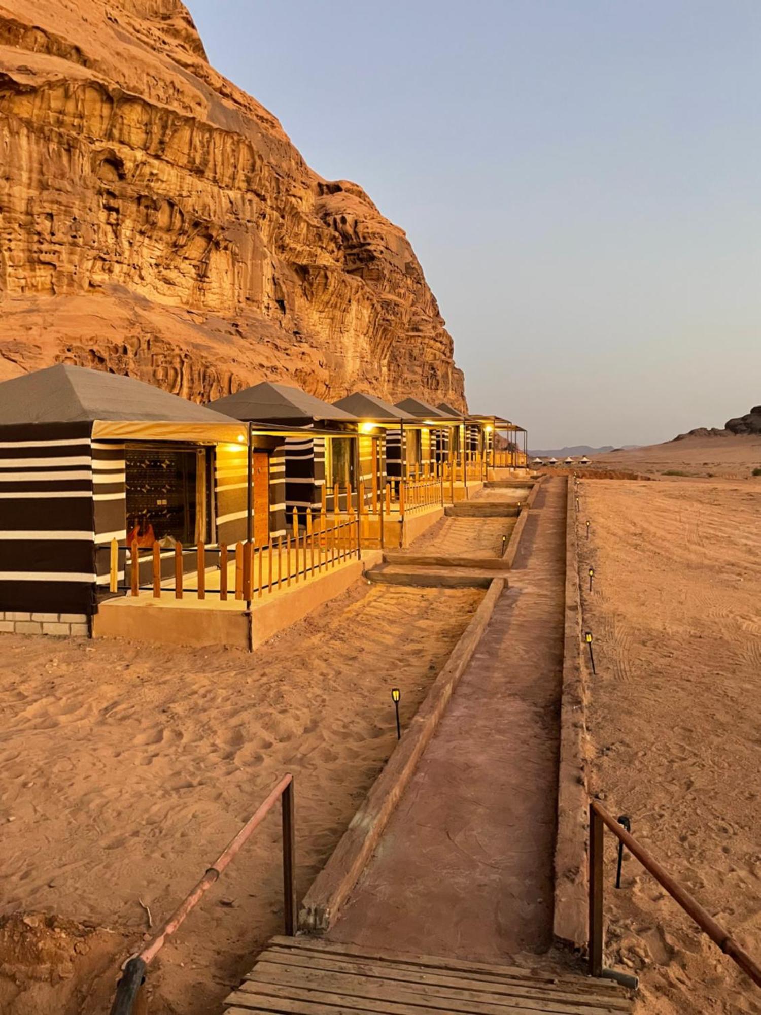 Zawaideh Desert Camp Hotel วาดิรัม ภายนอก รูปภาพ